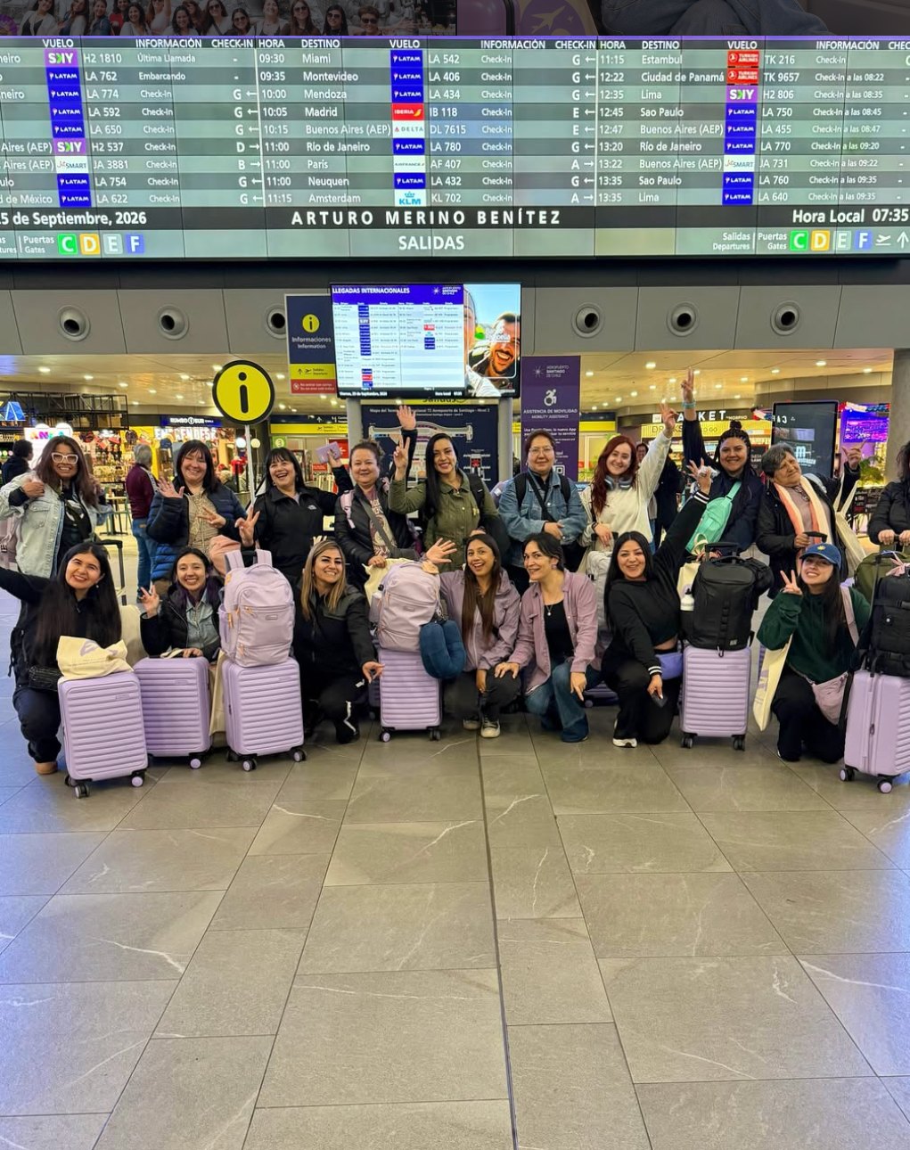 Despedida de un grupo en el aeropuerto